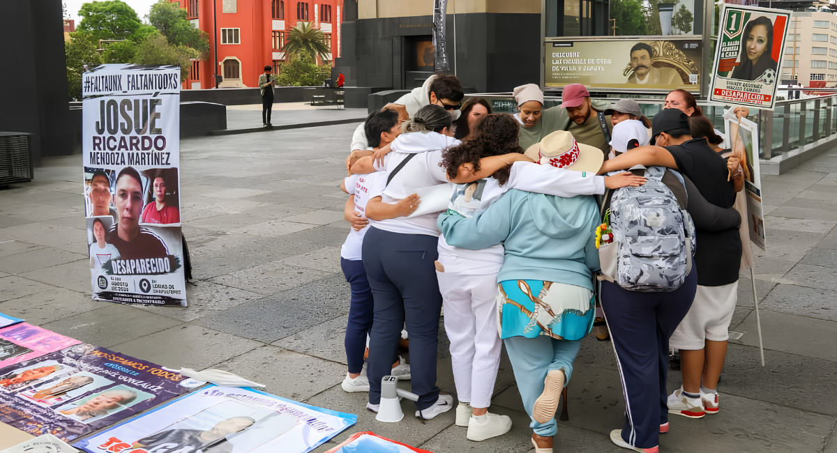 Madres Buscadoras adaptan 'Cielito Lindo' en el Monumento a la Revolución durante el Mundial 2026