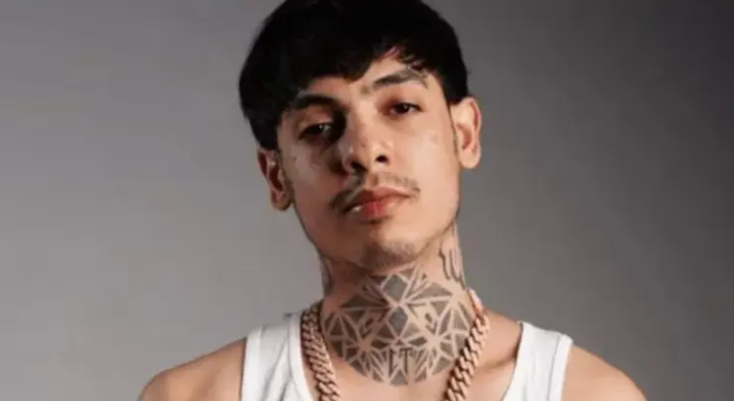 Natanael Cano look 2025: el cantante de corridos tumbados sorprende con la cabeza rapada